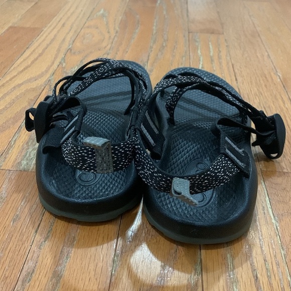 Kids Chaco Black Strappy Sandals Size 4 EUC - Picture 3 of 7